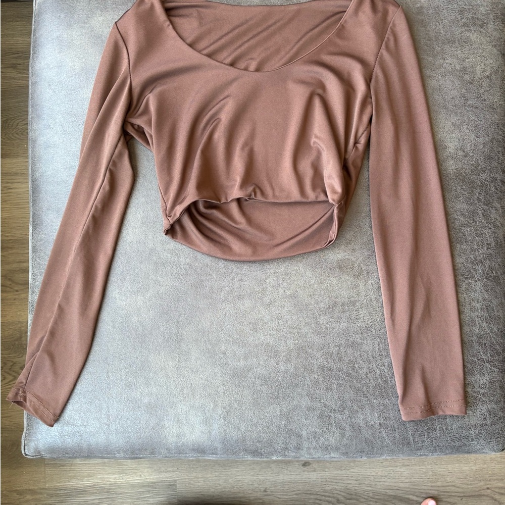 Women’s Scoop Neck Long Sleeve Crop Top - Mauve Brown